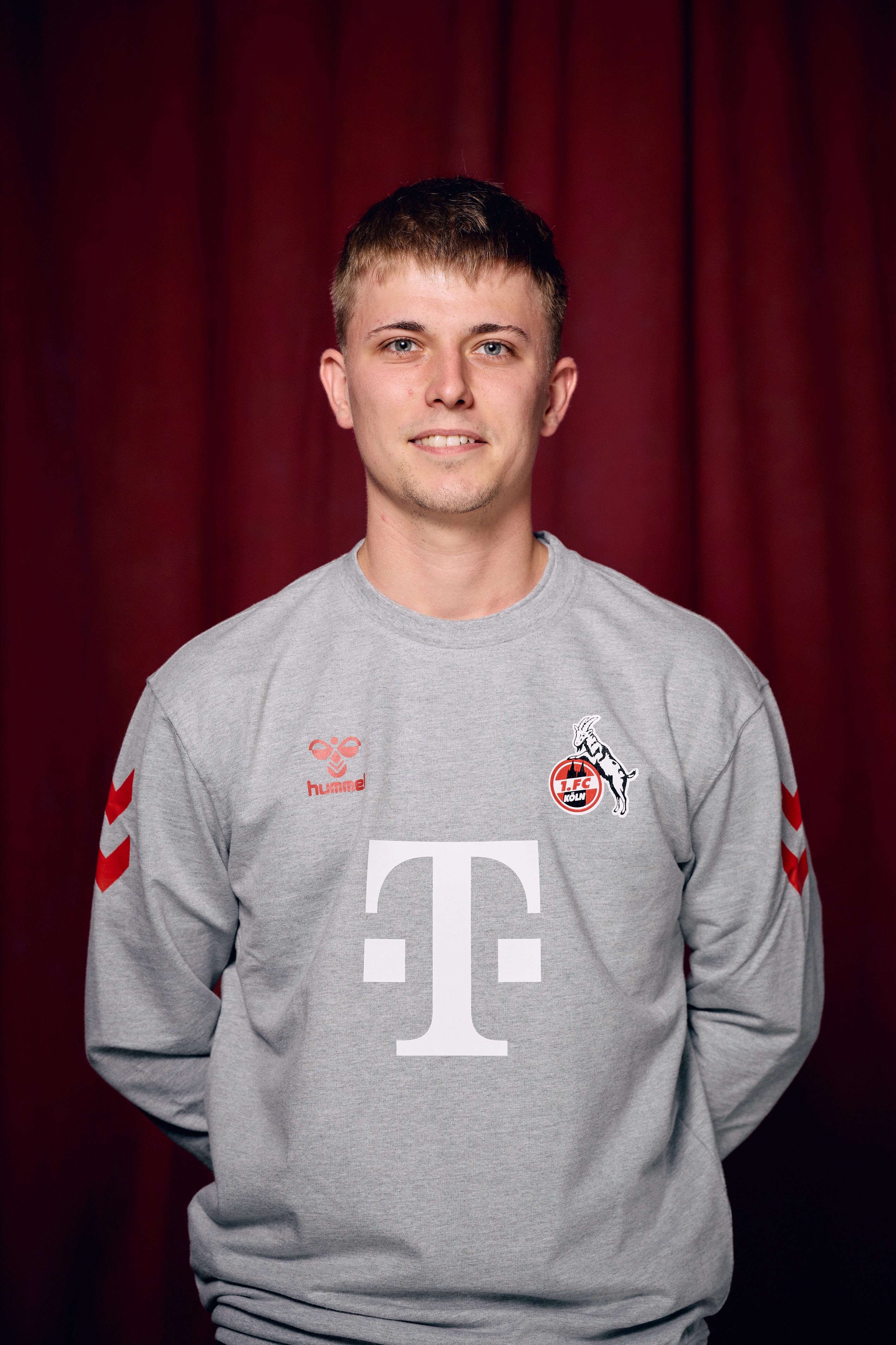 Luca Flock 1FCKoelnFrauen 2547